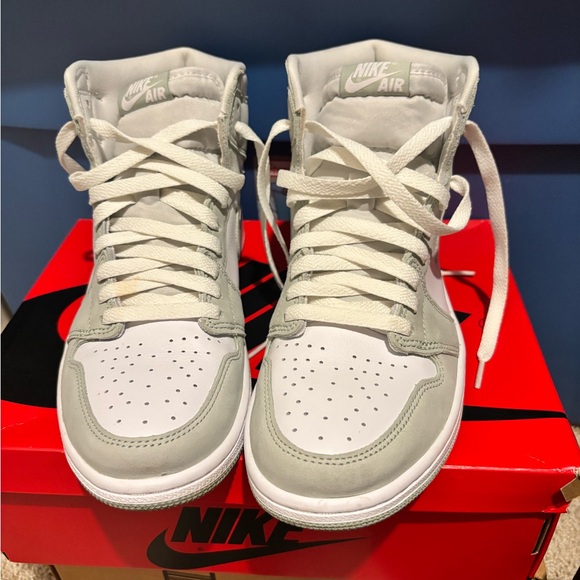 Nike Air High-Tops in White and Light Gray - Picture 1 of 3